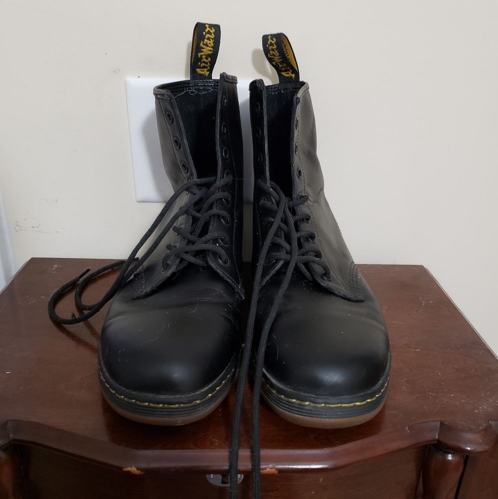 Dr marten boots newton